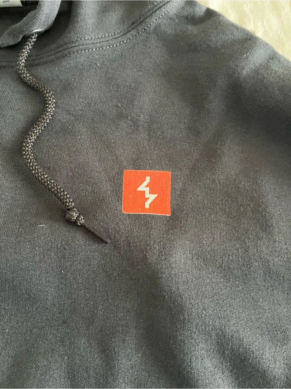 Graphic Skull Pullover Hoodie in Charcoal size M